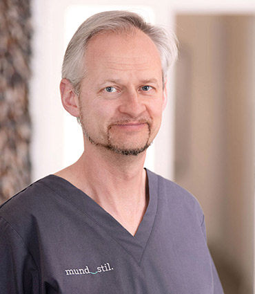 Dr. Jens Peters